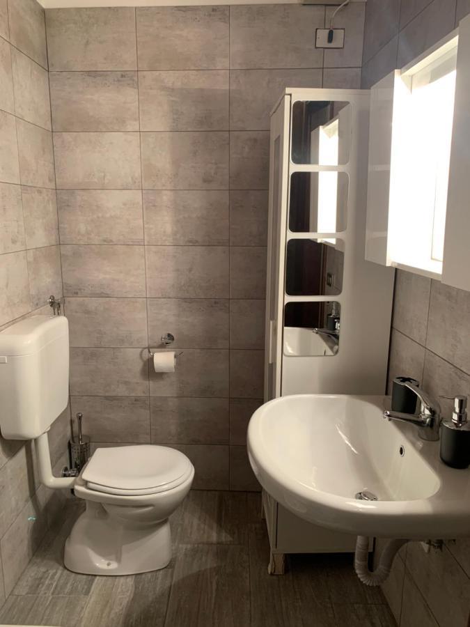 Studio Apartment Una Finestra Su Côme Extérieur photo